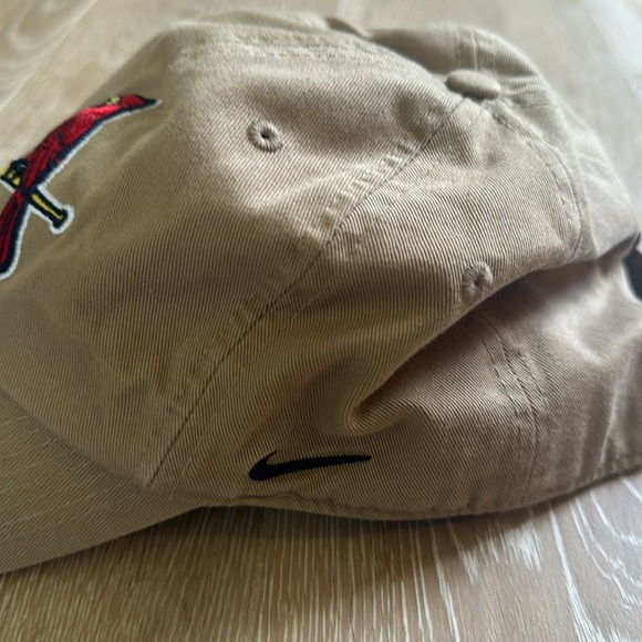 Nike MLB Saint Louis Cardinals Tan Baseball Cap with Red Bird Embroidery - Picture 3 of 7